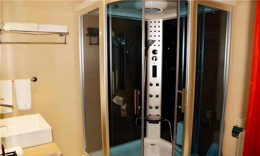 San Jiang Grand Hotel Виентиане Екстериор снимка